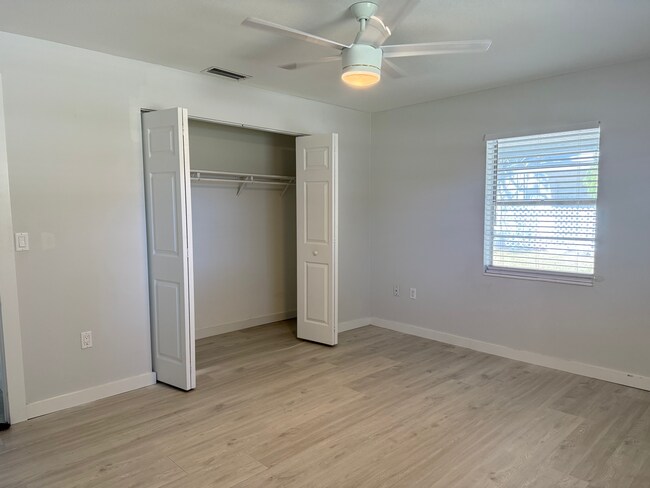 3015 Adrian Ave, Unit B in Largo, FL - Foto de edificio - Building Photo