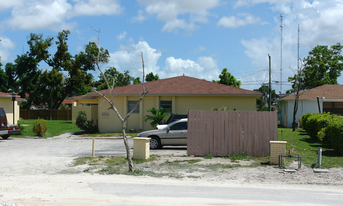 6040 SW 25th St in Miramar, FL - Building Photo