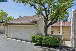 1541 Moraga Way in Moraga, CA - Building Photo