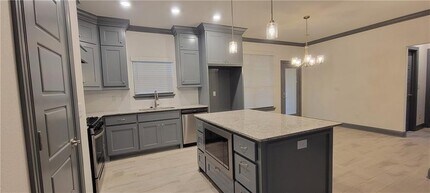 240 Vicks Cir in Centerton, AR - Building Photo - Building Photo