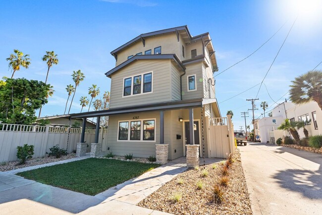 4787 Panorama Dr in San Diego, CA - Foto de edificio - Building Photo