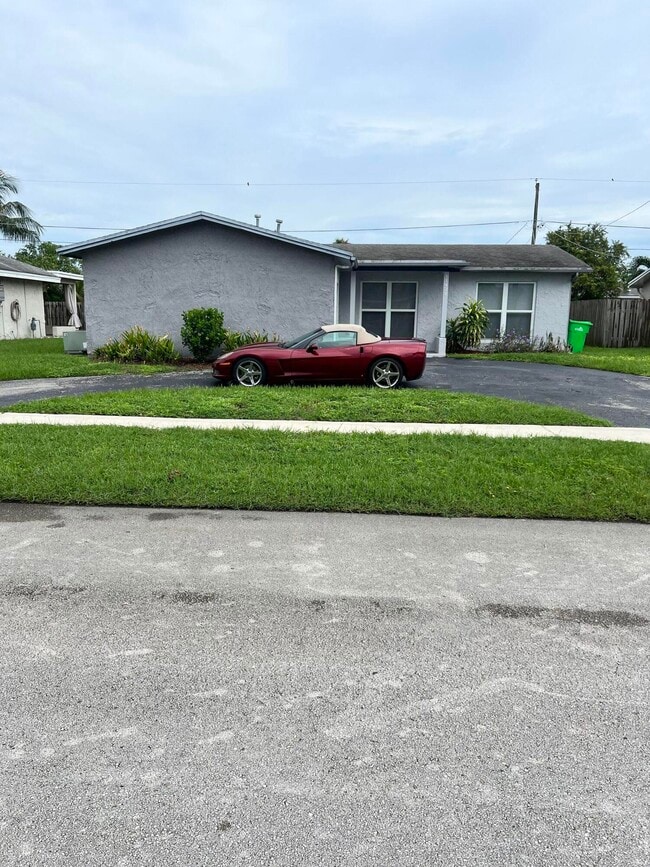 11421 NW 39th Pl in Sunrise, FL - Building Photo - Building Photo