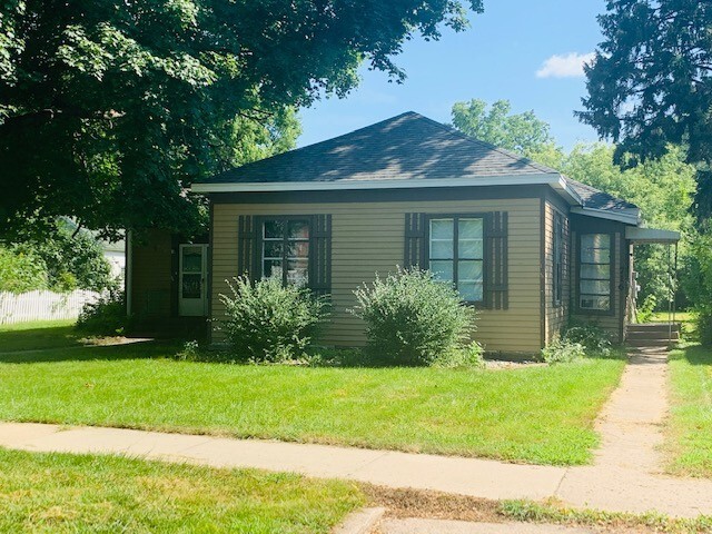 716-718 4th St in Brookings, SD - Building Photo