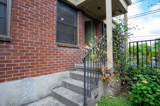1952 NW Lovejoy St in Portland, OR - Building Photo - Building Photo