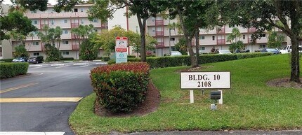 2108 S Cypress Bend Dr in Pompano Beach, FL - Building Photo - Building Photo