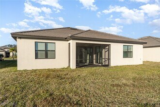 11127 Canopy Loop in Ft. Myers, FL - Foto de edificio - Building Photo