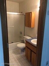 4225 SE Oak St in Hillsboro, OR - Building Photo - Building Photo