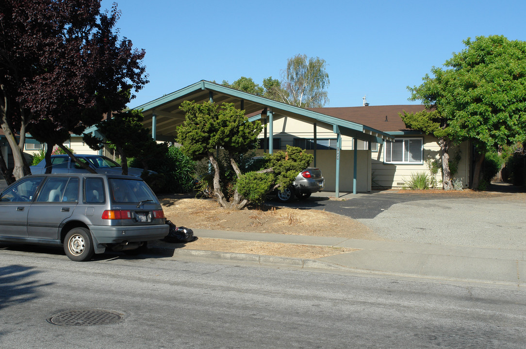 1327 Kingfisher Way in Sunnyvale, CA - Building Photo