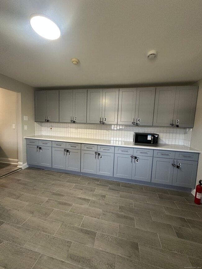 1065 Central Ave in Bridgeport, CT - Building Photo - Building Photo