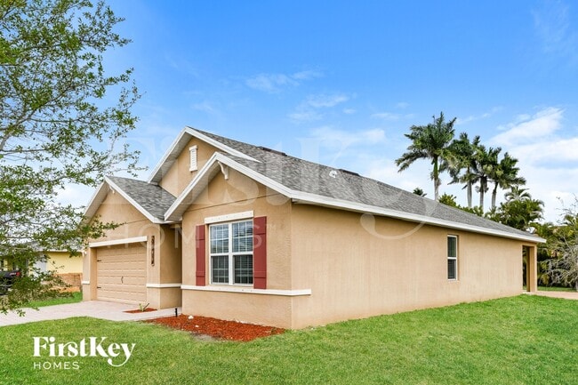 631 SW 27th Terrace in Cape Coral, FL - Foto de edificio - Building Photo