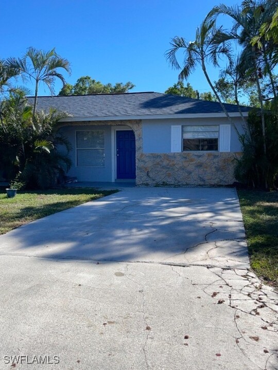 3881 Bennett Ln in Bonita Springs, FL - Foto de edificio