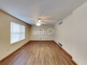 2245 Yagger Bay Dr in Hilliard, OH - Foto de edificio - Building Photo