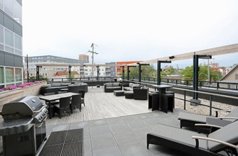 The Standard @ East Library in Milwaukee, WI - Foto de edificio - Building Photo