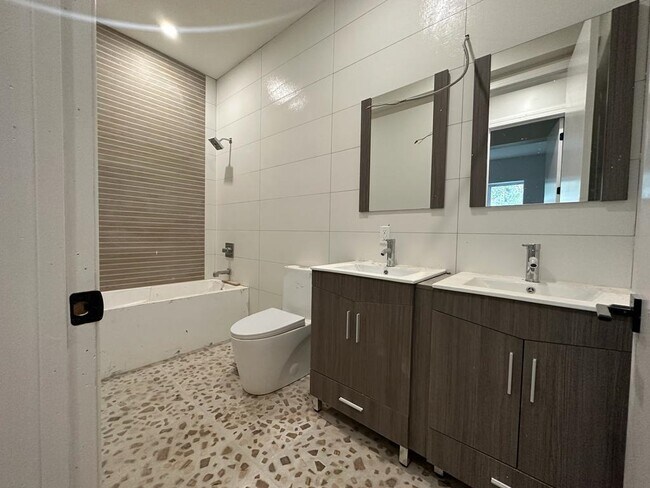 64 Logan Ave-Unit -1 in Jersey City, NJ - Building Photo - Building Photo