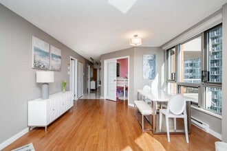 1625 Hornby St in Vancouver, BC - Building Photo - Building Photo