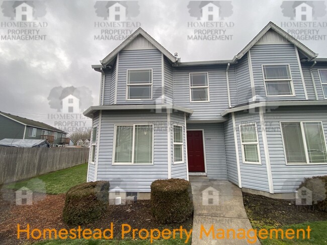 1439-1441 Falcon Loop in Independence, OR - Building Photo - Building Photo