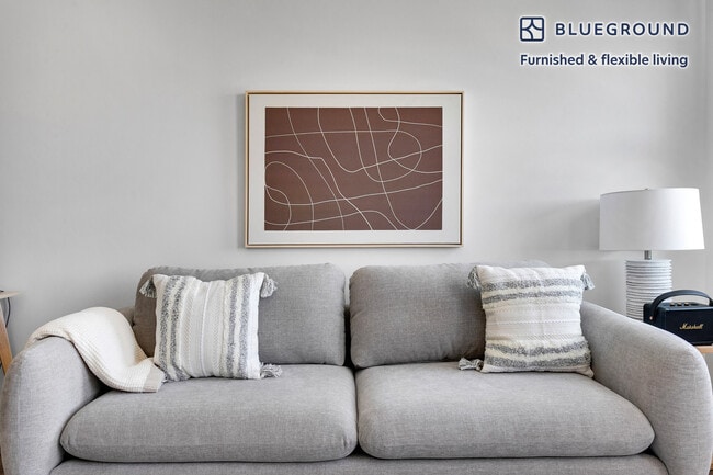 3345 Wilshire Blvd in Los Angeles, CA - Building Photo - Building Photo