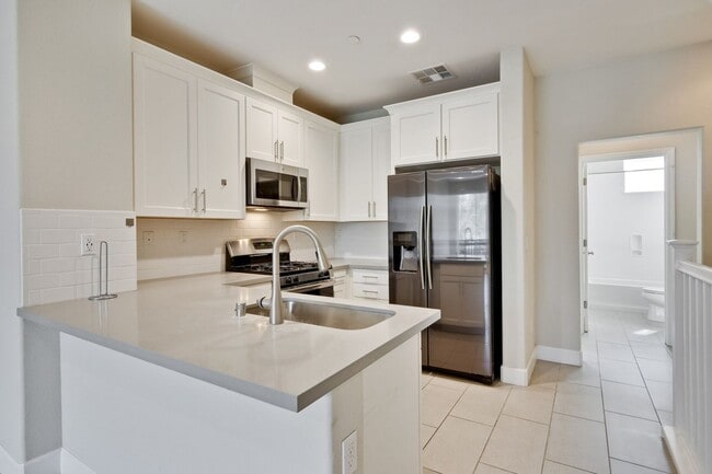 5529 Great Oaks Pkwy in San Jose, CA - Building Photo - Building Photo