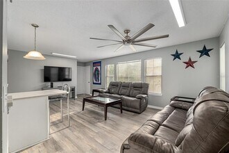 2601 SW Archer Rd in Gainesville, FL - Building Photo - Building Photo