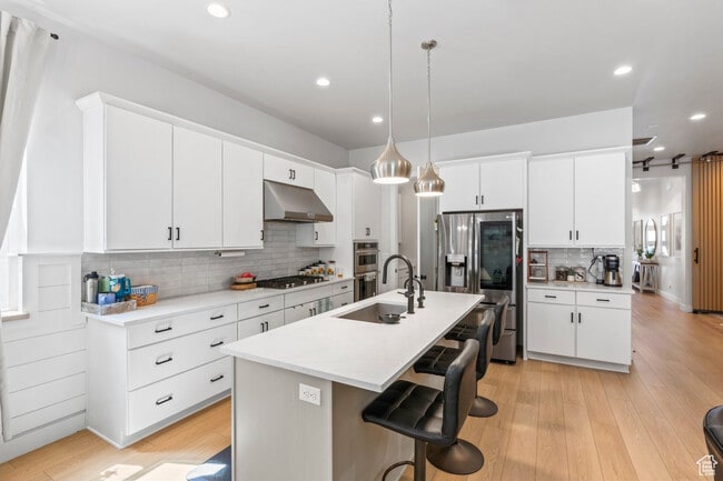 837 S Finley Cir in North Salt Lake, UT - Building Photo - Building Photo