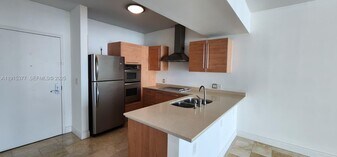 218 SE 14th St in Miami, FL - Building Photo