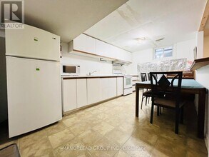 13 Brian Dr in Toronto, ON - Building Photo - Building Photo