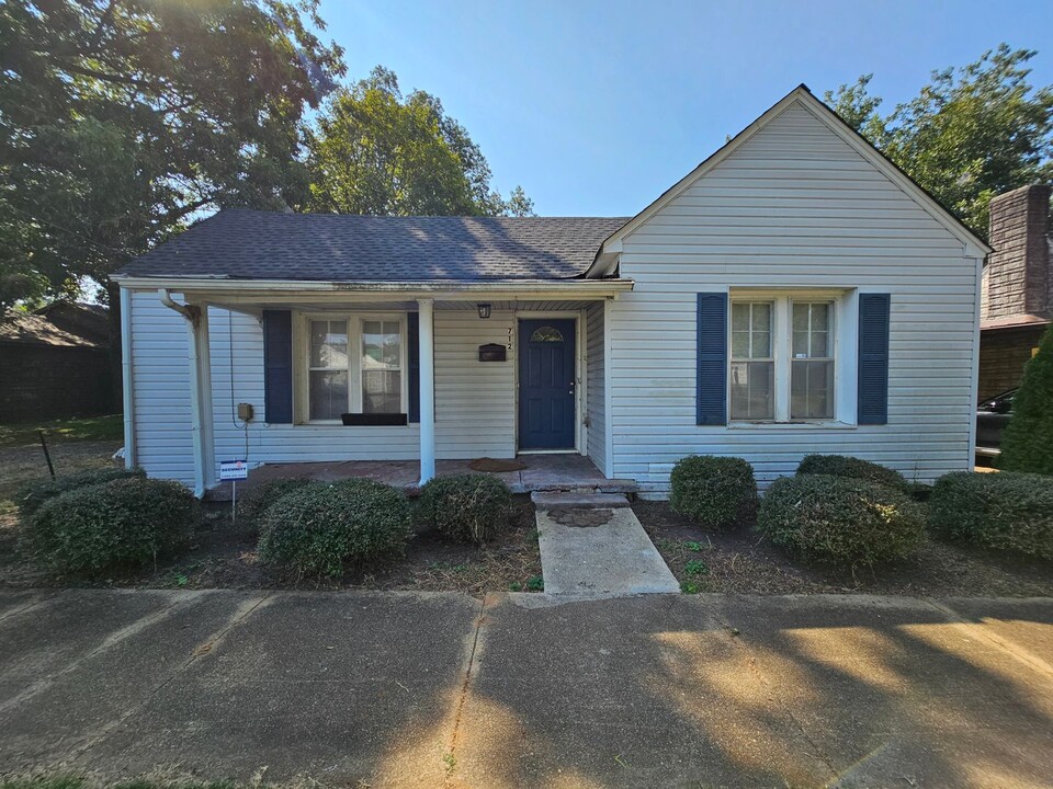 712 E 2nd St in Tuscumbia, AL - Building Photo