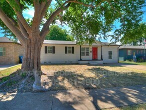 35 Shirley Ln in Edmond, OK - Building Photo - Building Photo