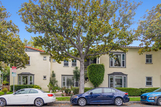 257 N Almont Dr in Beverly Hills, CA - Building Photo - Building Photo