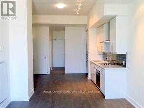 75 The Donway W in Toronto, ON - Building Photo - Building Photo