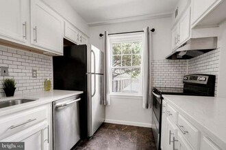 2016 37th St SE, Unit #102 in Washington, DC - Building Photo - Building Photo
