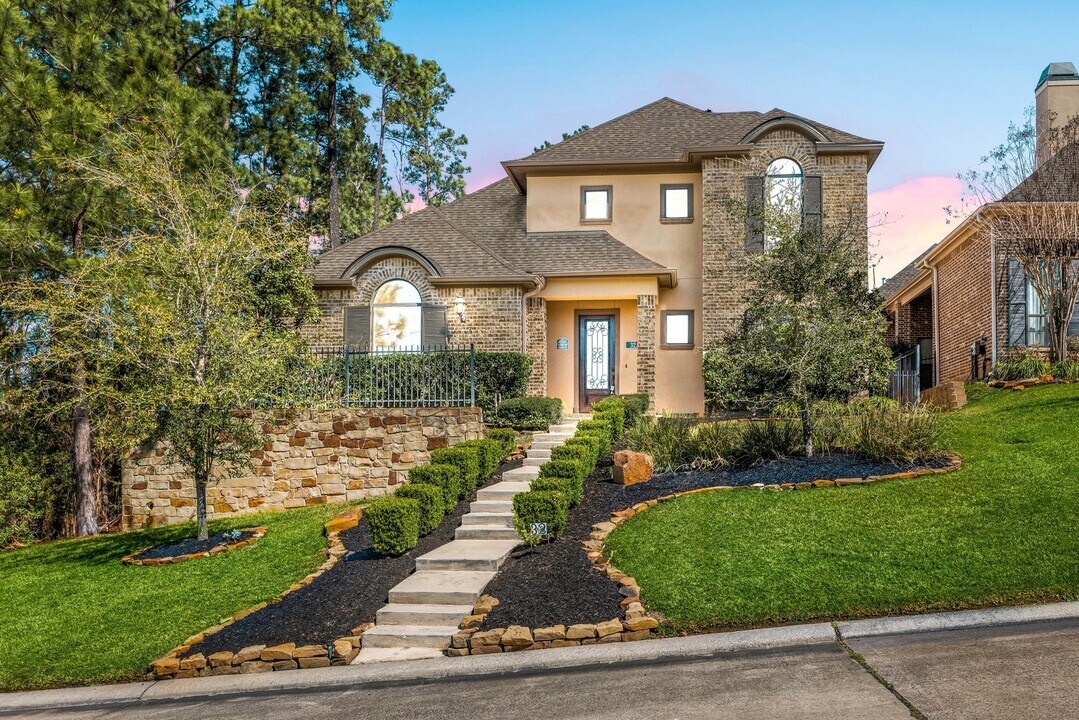 32 Evangeline Blvd in Conroe, TX - Building Photo