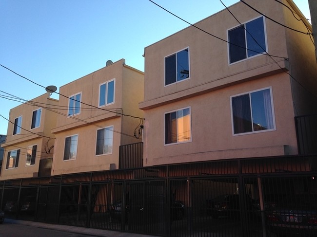 2504-2510 Pacific Ave in Venice, CA - Building Photo - Building Photo