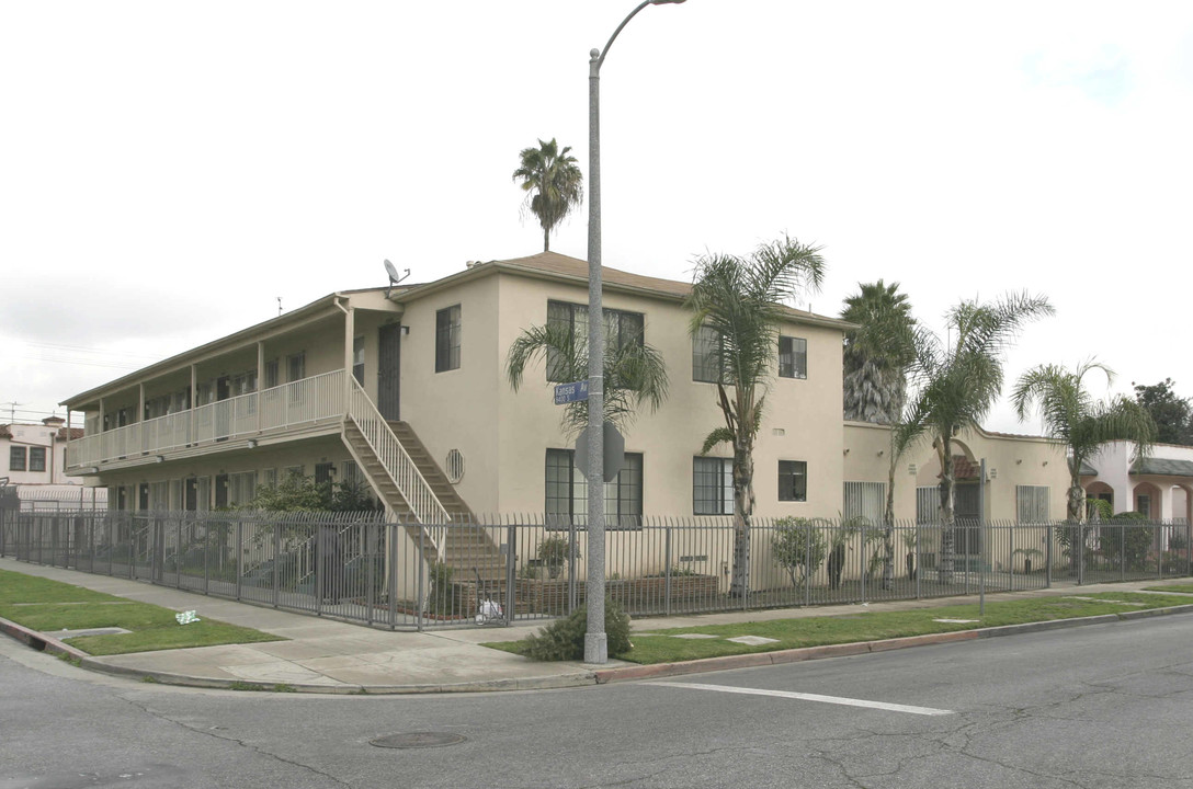 8444 Kansas Ave in Los Angeles, CA - Building Photo