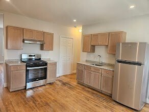 293 School St in Stoughton, MA - Building Photo