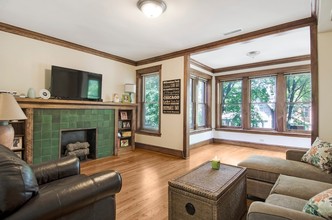 1225 W Montana St in Chicago, IL - Building Photo - Interior Photo