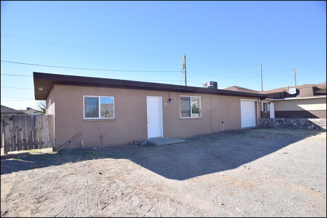 8809 Mercury St in El Paso, TX - Building Photo - Building Photo