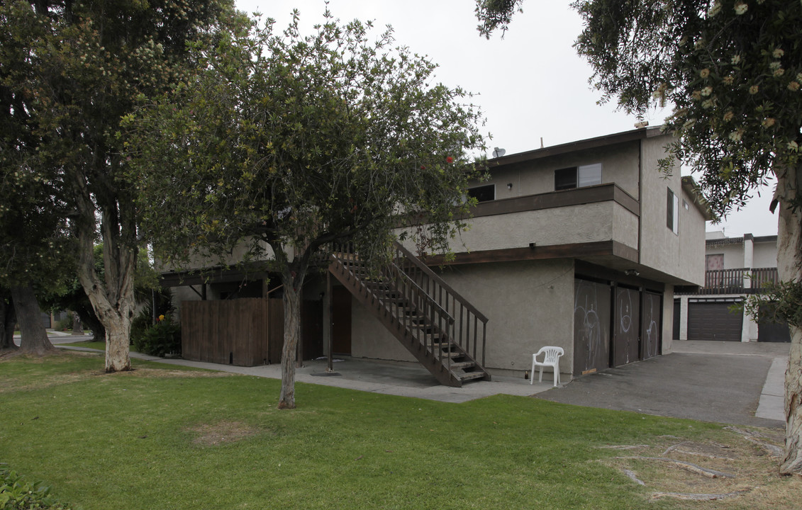 110 N Belinda Cir in Anaheim, CA - Building Photo