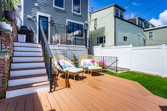 452 W 4th St, Unit 452 in Boston, MA - Foto de edificio - Building Photo
