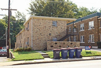 Belvedere Oaks in Memphis, TN - Building Photo - Building Photo