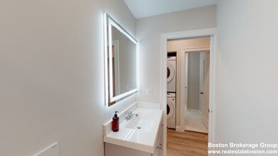 23 Newport St, Unit 2 in Boston, MA - Building Photo - Building Photo