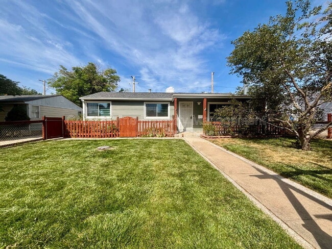 7221 Canosa Ct in Westminster, CO - Building Photo - Building Photo