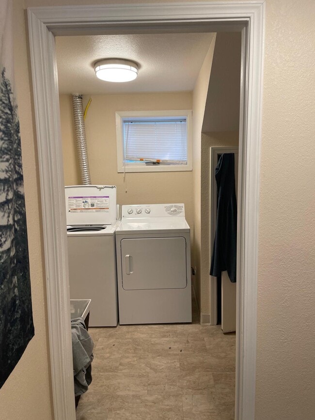 3612 Arkansas Dr, Unit B in Anchorage, AK - Building Photo - Building Photo