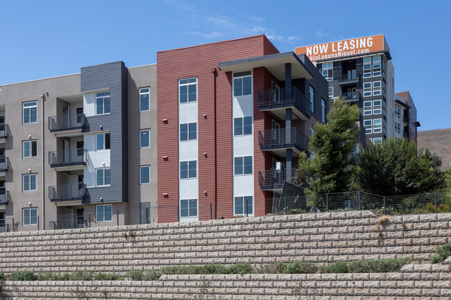 Blu Laguna Niguel Phase II in Laguna Niguel, CA - Foto de edificio - Building Photo