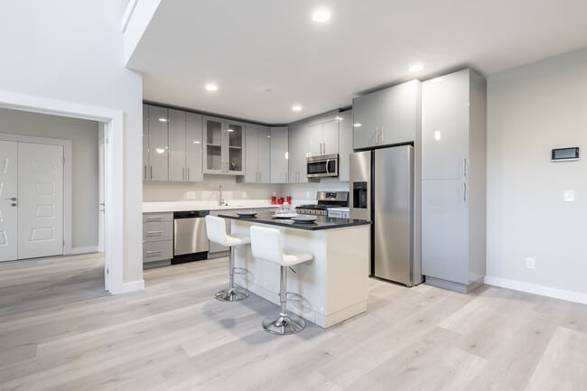 Taj Estates of Franklin in Franklin, MA - Building Photo - Interior Photo