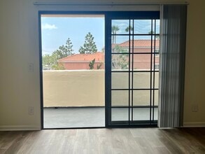 Parkview Apartments in Huntington Beach, CA - Foto de edificio - Building Photo