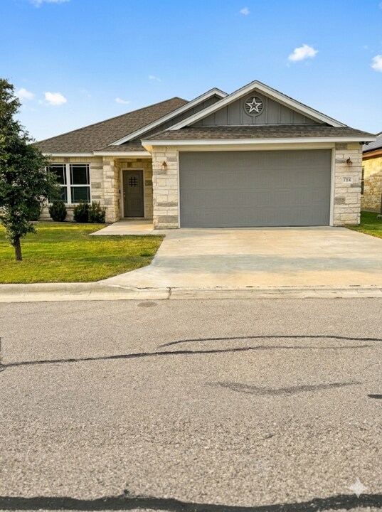 104 Seattle Slew Dr in Jarrell, TX - Foto de edificio