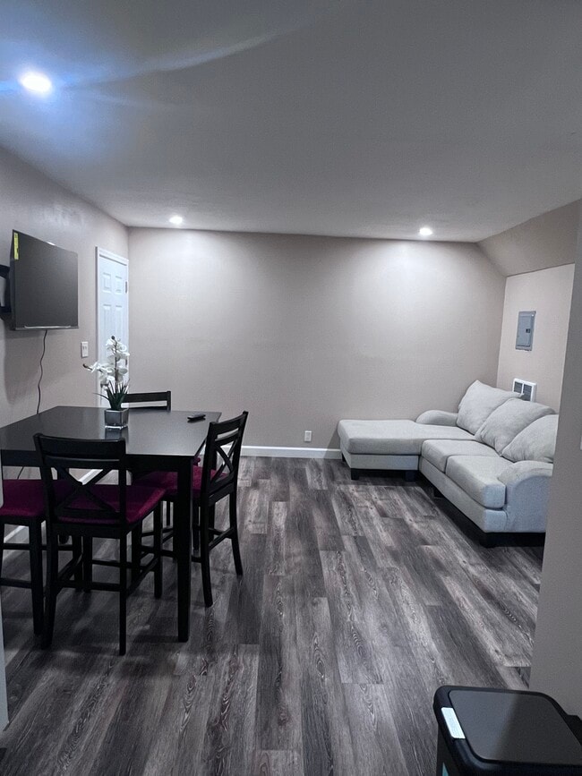 property at 3985 Rhoda Ave