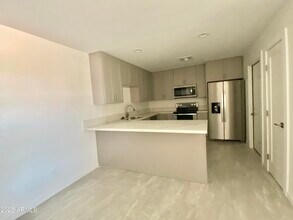 2529 E Villa Theresa Dr in Phoenix, AZ - Building Photo - Building Photo
