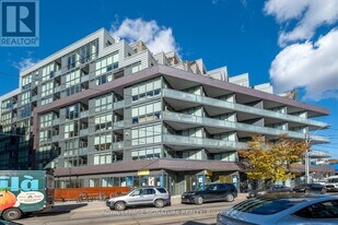 36 Howard Park Ave in Toronto, ON - Building Photo